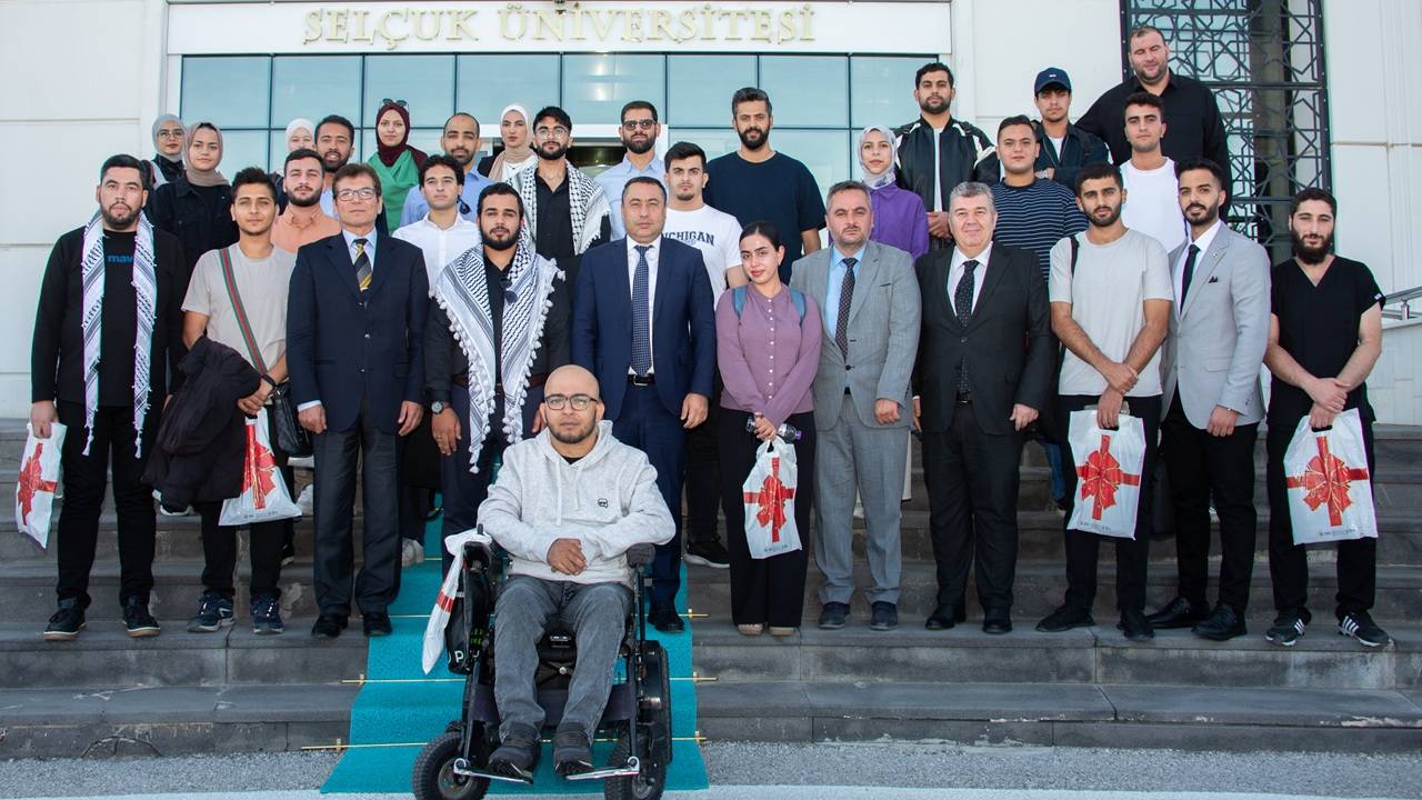 selcuk-universitesi-filistinli-ogrencileri-bulusturdu-3.jpg
