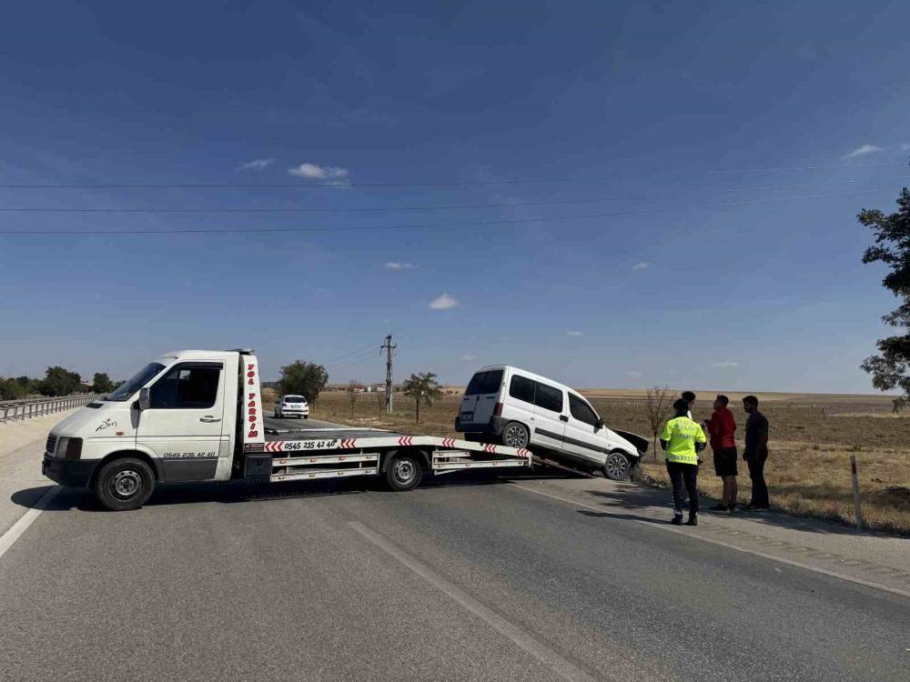 Ankara-Konya Kara yolu Dinek Kavşağı yakınlarında kaza