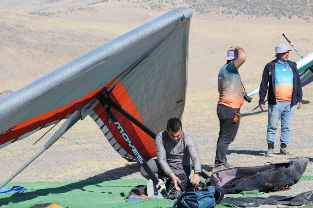 Karapınar Göktepe, Uluslararası Yelken Kanat Şampiyonası’na ev sahipliği yapıyor