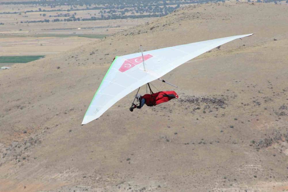 Karapınar Göktepe, Uluslararası Yelken Kanat Şampiyonası’na ev sahipliği yapıyor