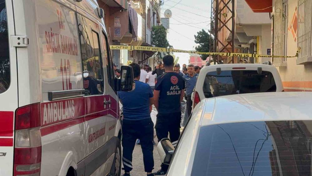 Boşanma aşamasındaki eşini öldürüp intihar etti