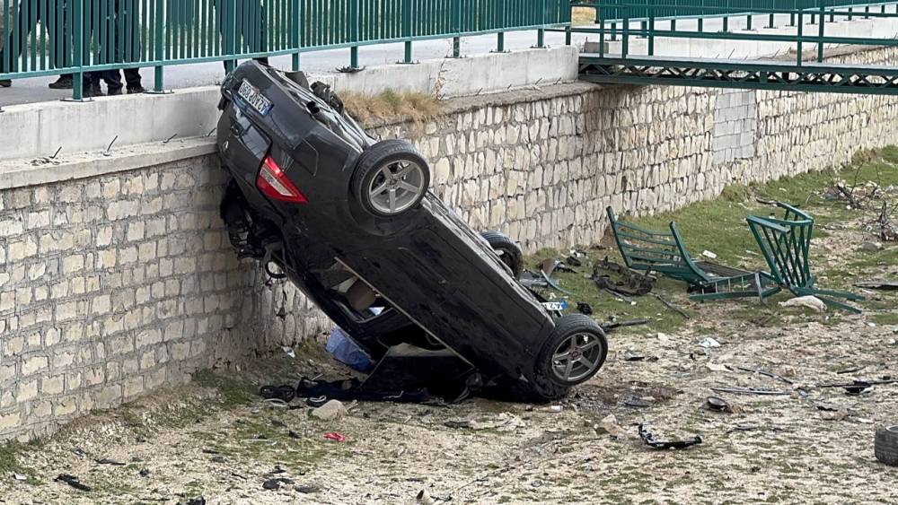 Konya merkezde otomobil, kanalına uçtu! Genç kız hayatını kaybetti