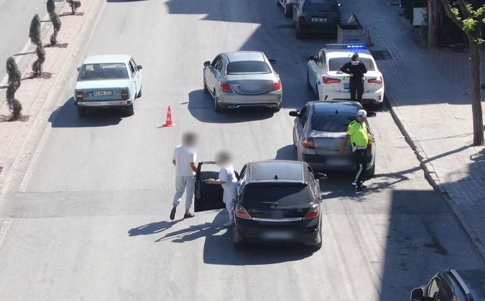 Konya'da ehliyetsiz sürücünün yaptıkları drona yansıdı