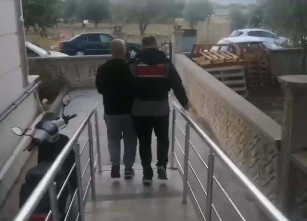 İzmir merkezli FETÖ operasyonu: 35 gözaltı