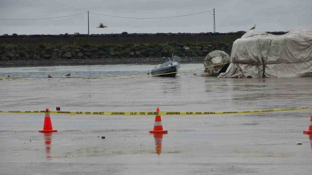 Menşei belirsiz bir insansız deniz aracı bulundu