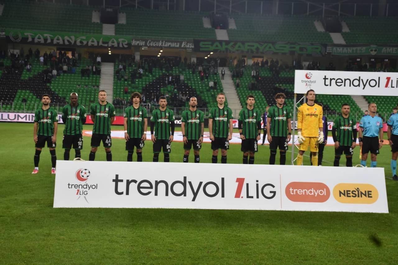 sakaryaspor-7-yabanciyla-oynadi-hukmen-maglubiyet-gundemde.jpg
