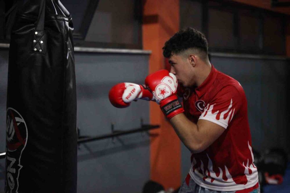 Konyalı şampiyon kick boksçuların hedefi dünya şampiyonluğu