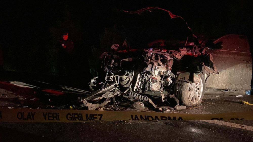 İki otomobil çarpıştı; 1 ölü, 1’i AK Parti’li milletvekili 4 yaralı
