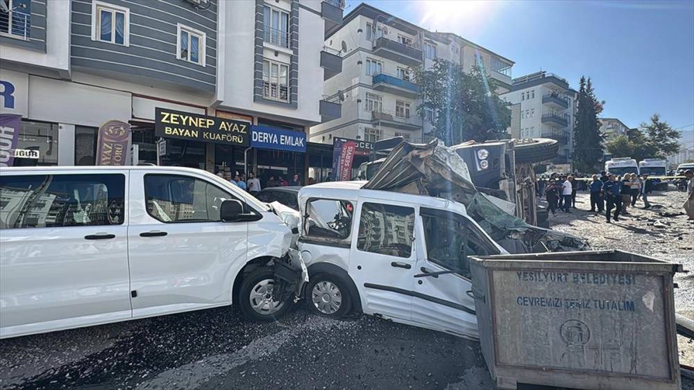 Kamyon tam 15 araca çarptı!