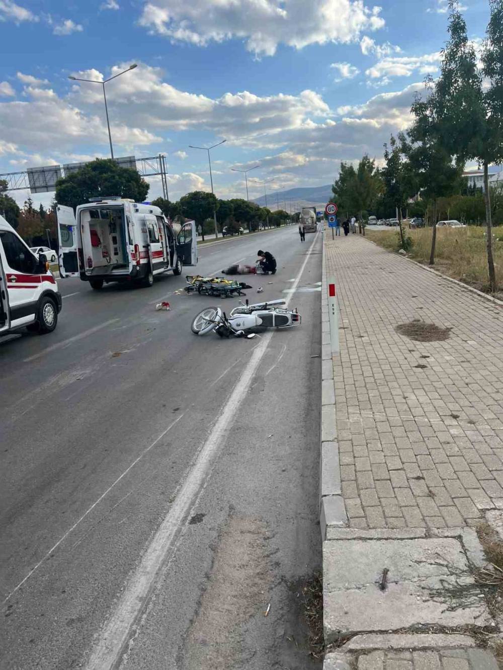 Tırın çarptığı motosikletteki iki genç hayatını kaybetti