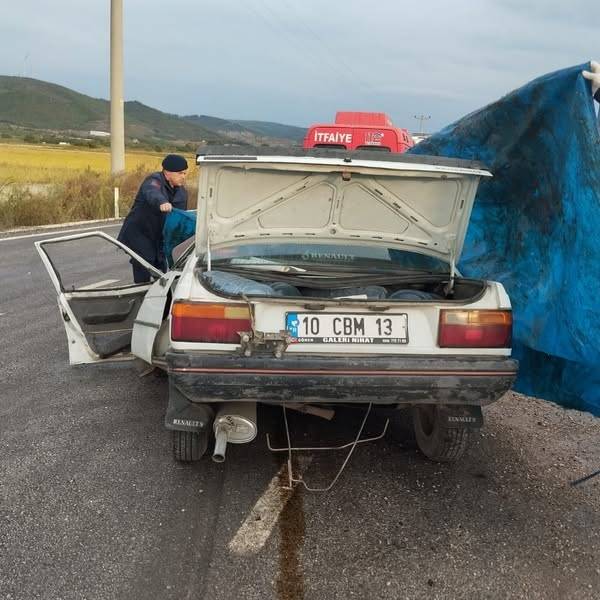 Öğrenci servisi ile otomobil çarpıştı: 2 ölü, 7 yaralı