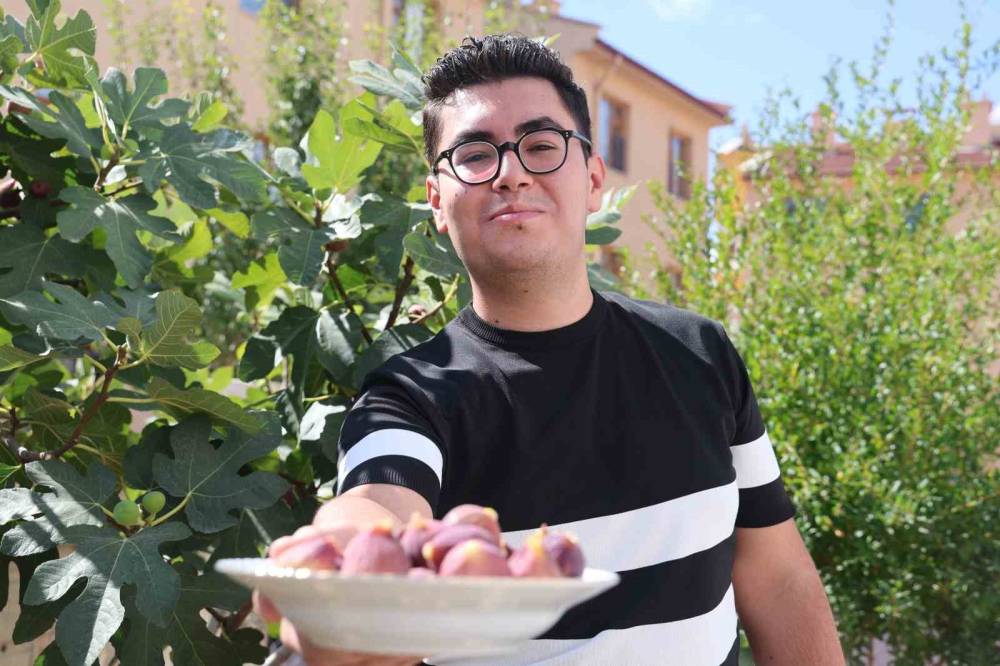 Konya'daki genç apartman bahçesinde yetiştirdi! Gören, duyan şaşırıyor