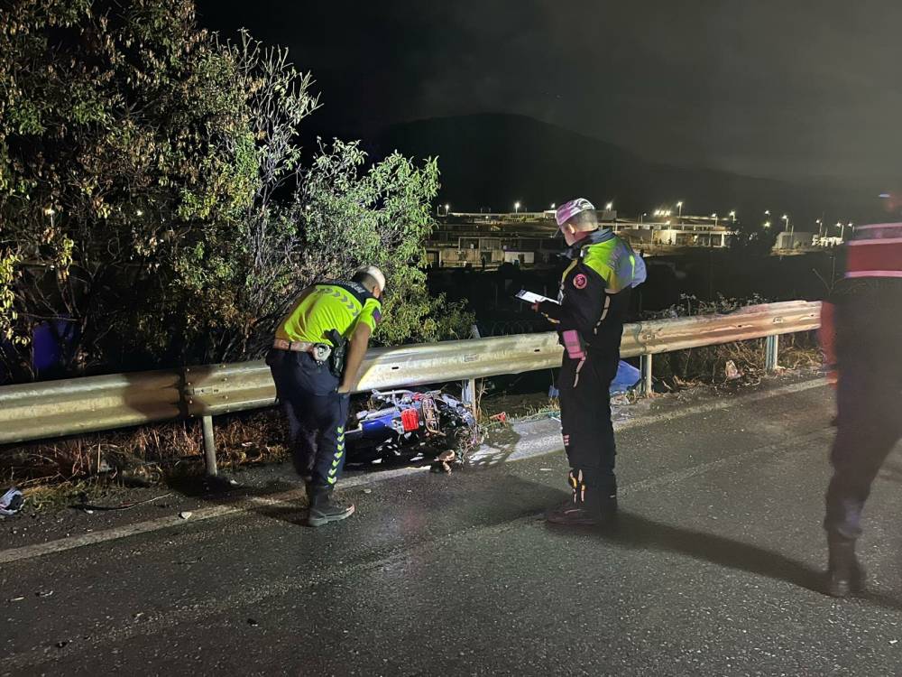 Kamyonet ile elektrikli bisiklet çarpıştı: 1 ölü, 1 yaralı