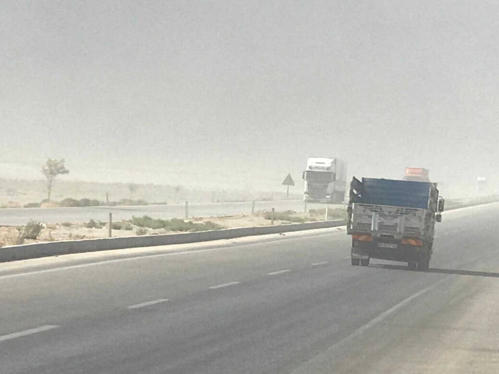 Konya'da kum fırtınası etkili oldu,sürücüler zor anlar yaşadı