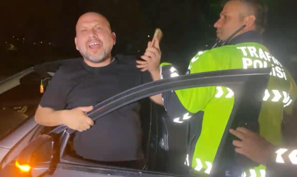 alkollu-surucu-valiyi-arayacagim-yanindaki-yolcu-ise-babam-hakim-diye-polisi-tehdit-etti.jpg