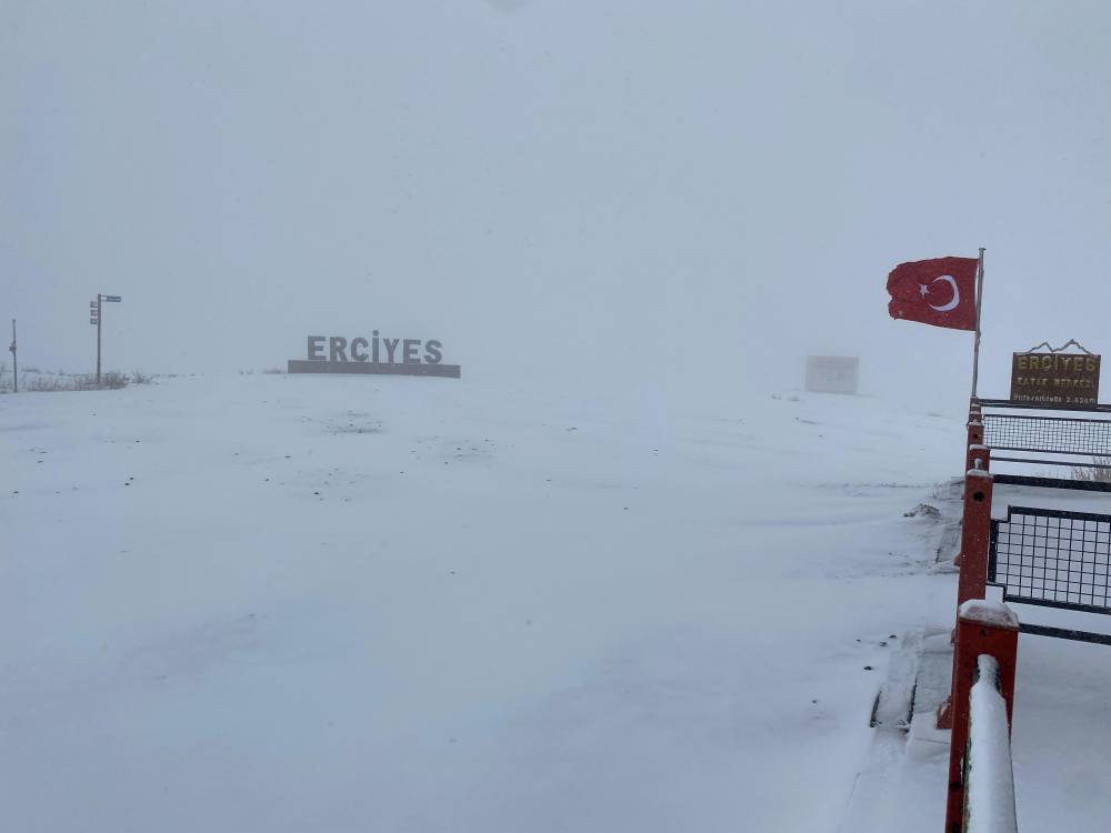 Kar kalınlığı 10 santimetreye ulaştı