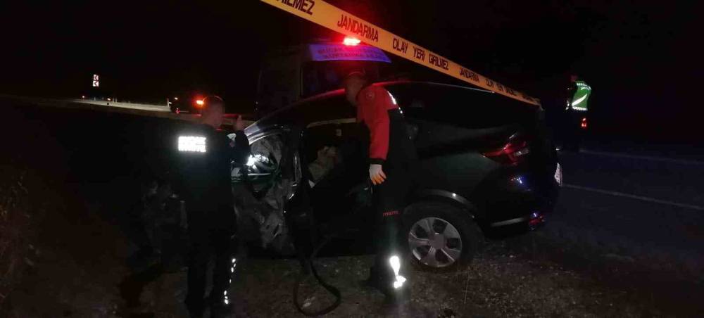 Otomobil ile tır çarpıştı: 1 ölü, 2 yaralı