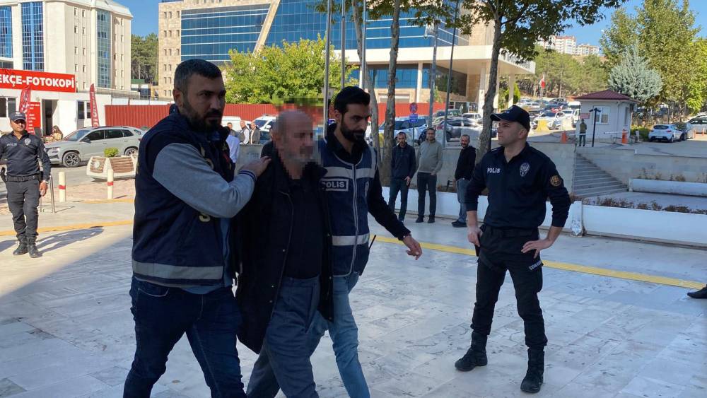 Gazeteciyi pompalı tüfekle vurdu