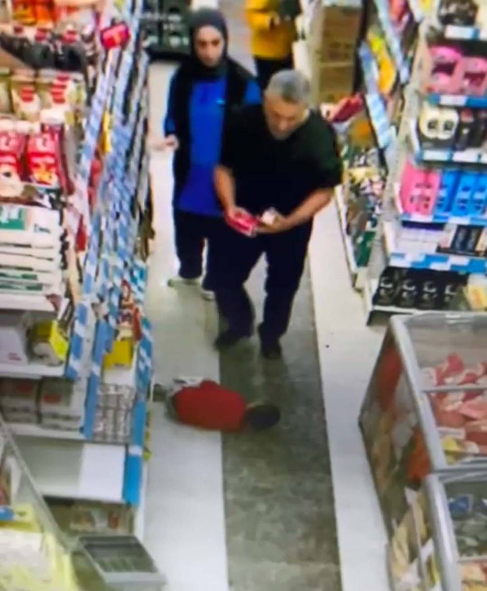 Markette çocuğunu tekmeleyen babaya gözaltı