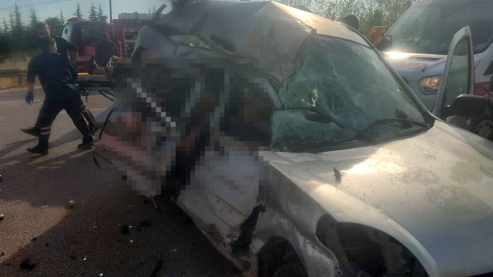 Kamyon çarpıştı: 4 ölü, 2 yaralı