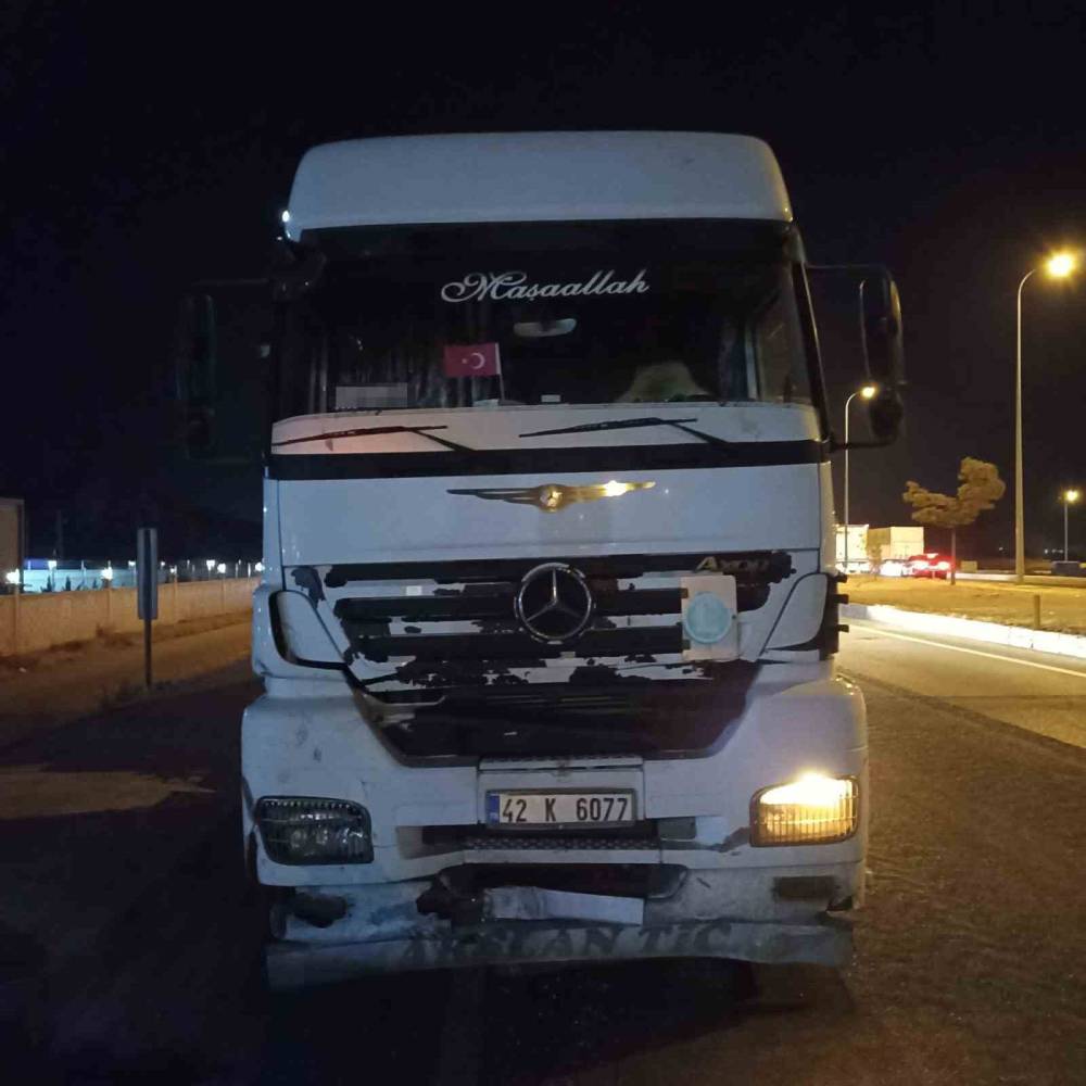 Konya'da tır ile otomobil çarpıştı, yaralılar var