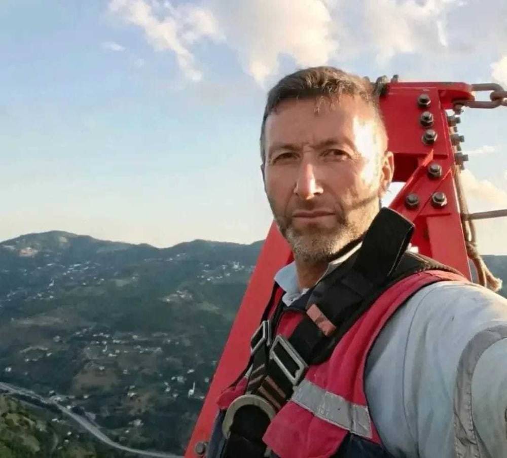 Elektrik direğinden düşen işçi öldü
