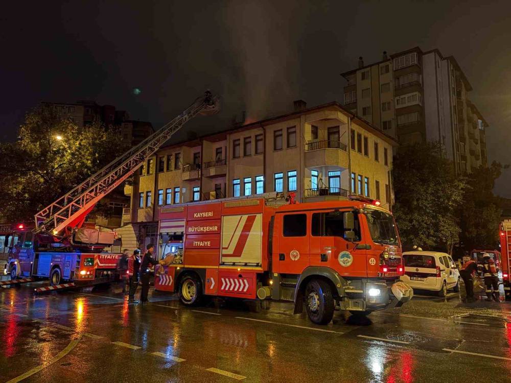 Eşi eve almayınca ateşe verdi