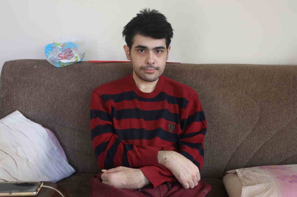 Telefon bağımlısı genç: 24 saat bakabilirim