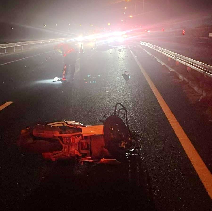 Devrilen motosikletin sürücüsü hayatını kaybetti