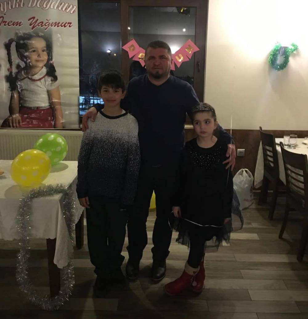 Çocuklarını görmek için gitti, satırlı saldırıda hayatını kaybetti
