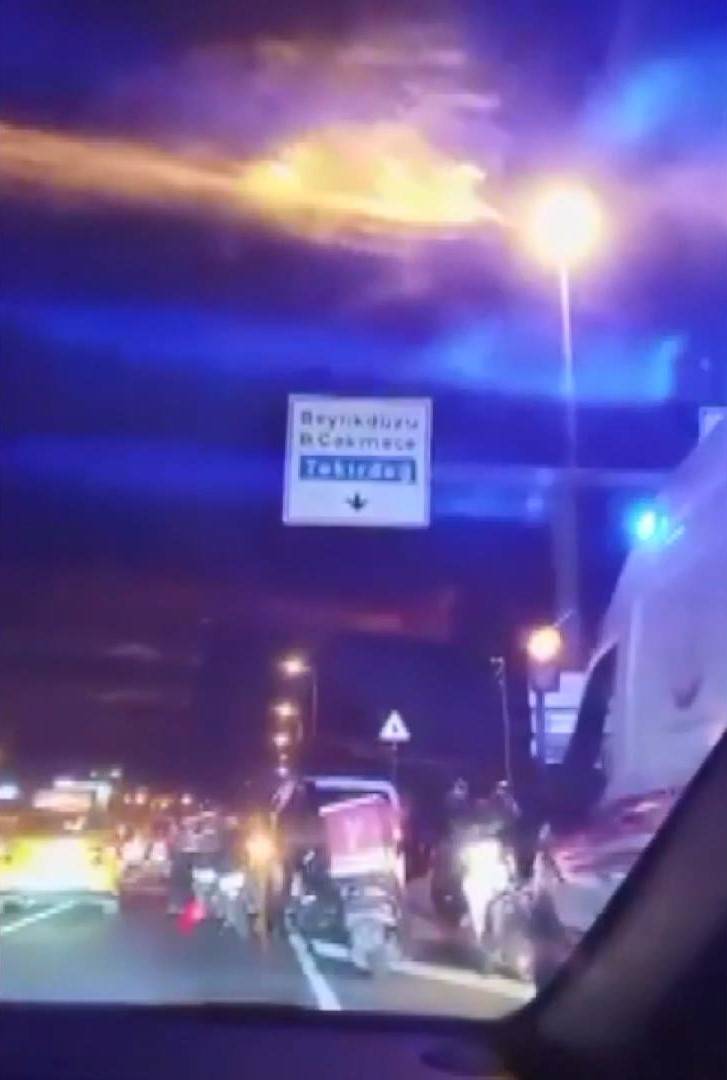 D-100'de motosiklet bariyerlere çarptı: 1 ölü 1 yaralı