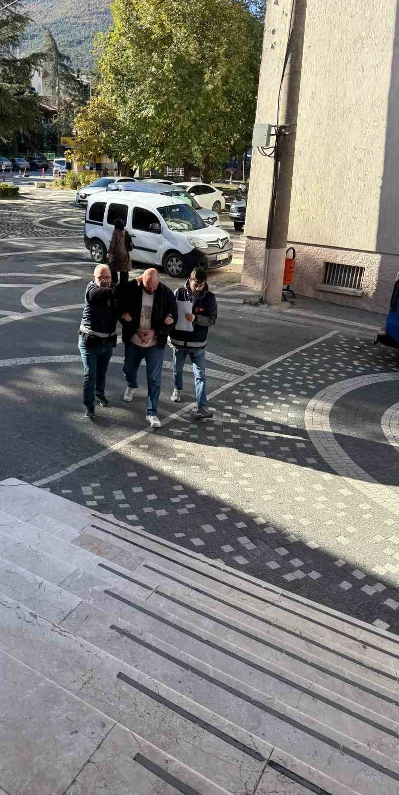 Akşehir’de uyuşturucu tacirlerine operasyon: 1 tutuklama