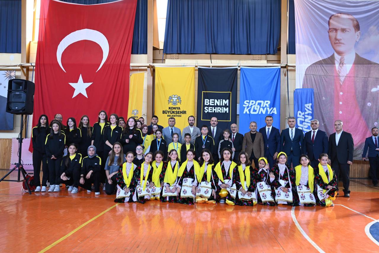 baskan-altay-beysehirde-spor-okullari-donem-acilisinda-ogrencilerle-bulustu-2.jpg