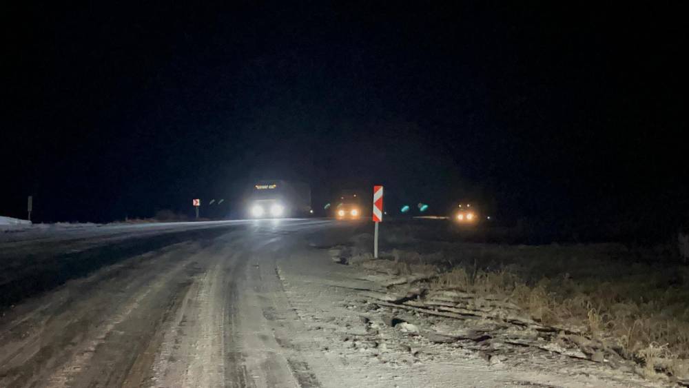 Kar ve buzlanma nedeniyle tırlar mahsur kaldı