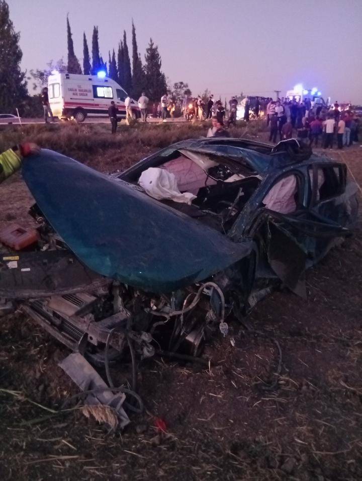 Lastiği patlayan otomobil, takla atarak tarlaya girdi: 1 ölü, 2 yaralı