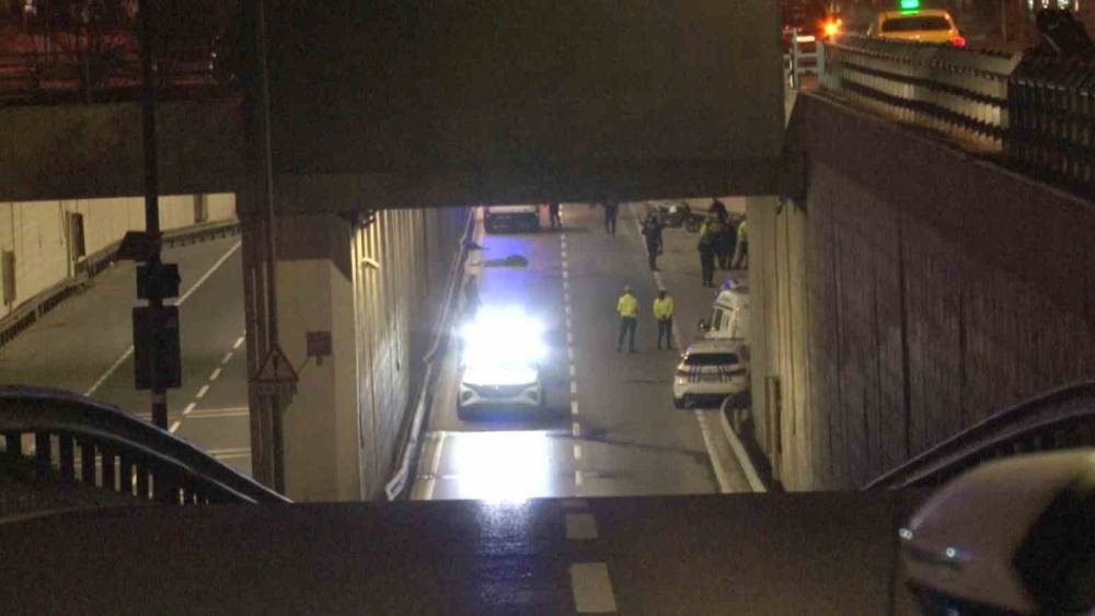 Alt geçitte kontrolden çıkan motosiklet kaza yaptı: 1 ölü, 1 yaralı