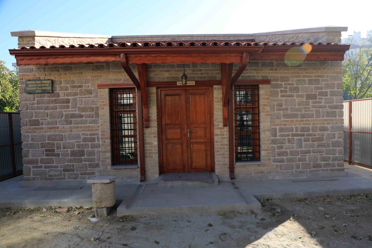 burhan-dede-turbesi-yenilendi-2.jpg