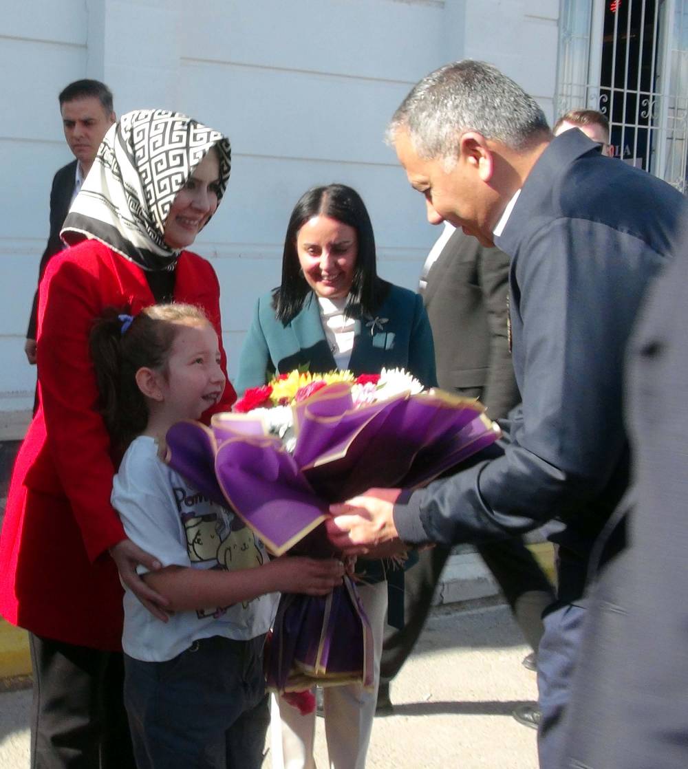 Bakan Yerlikaya, 8 Aralık’tan bugüne geri dönüş yapan Suriyeli sayısını açıkladı
