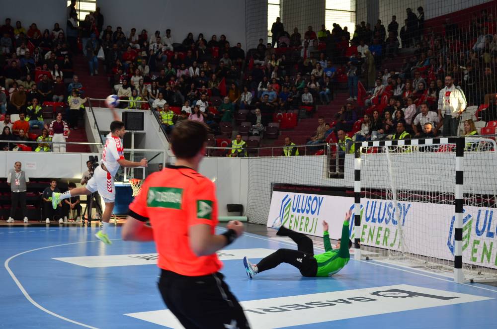A Milli Erkek Hentbol Takımı, GKRY’yi 35-19 mağlup etti