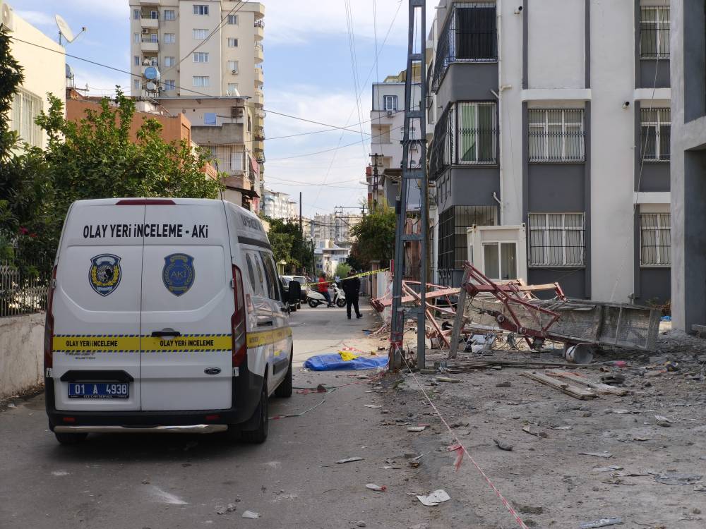 Asansörlü iskele metrelerce yükseklikten düştü: 1 ölü, 1 ağır yaralı