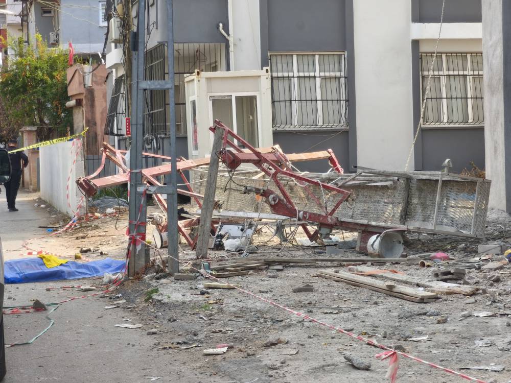 Asansörlü iskele metrelerce yükseklikten düştü: 1 ölü, 1 ağır yaralı