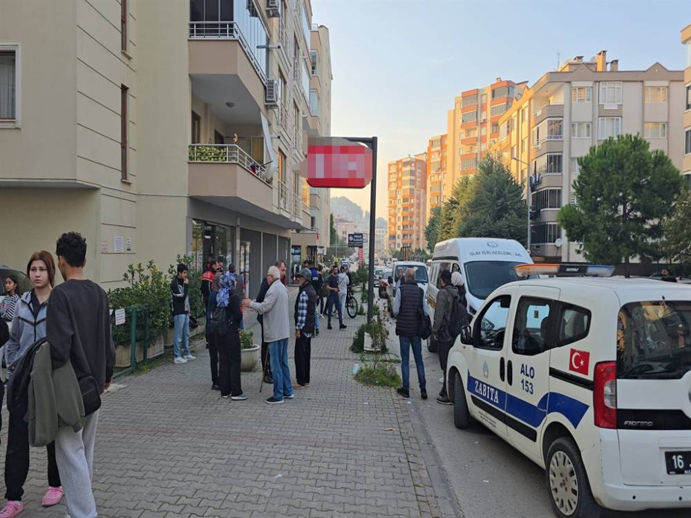 Eski eşini göğsünden bıçakladı