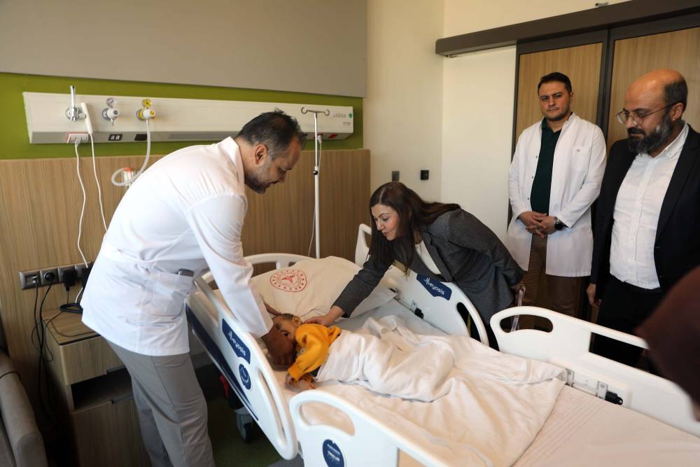 Hamza bebek ameliyatla ilk kez duydu