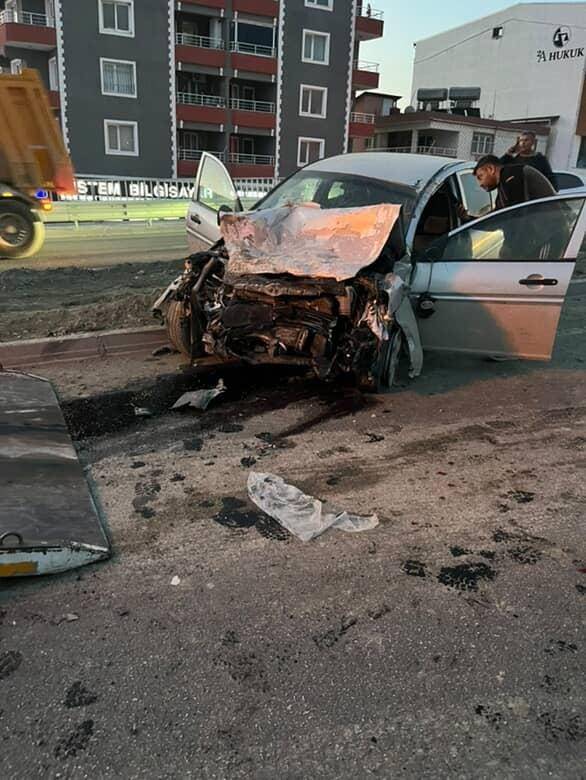 Aynı yöne giden minibüs ile otomobil çarpıştı: 11 yaralı