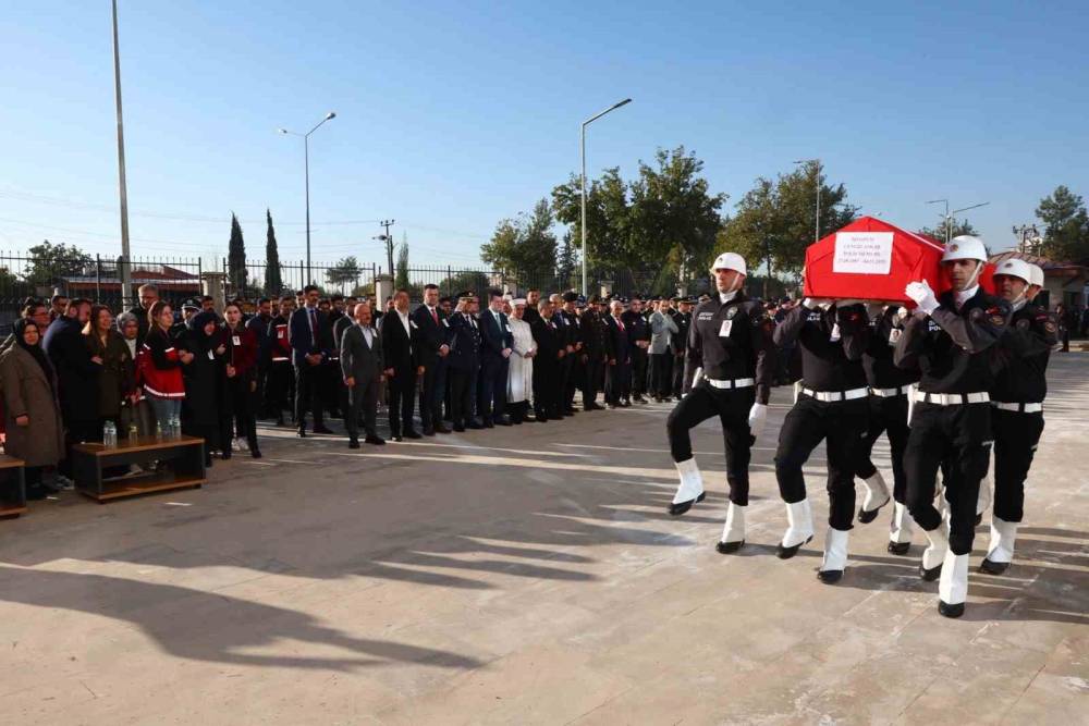 Kazada ağır yaralanan polis memuru hayatını kaybetti