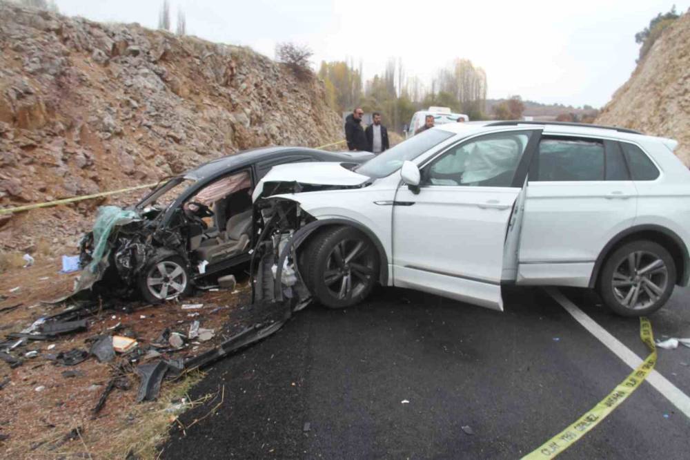 Konya’da feci kaza! Otomobiller çarpıştı: 1 ölü, 2'si ağır 3 yaralı