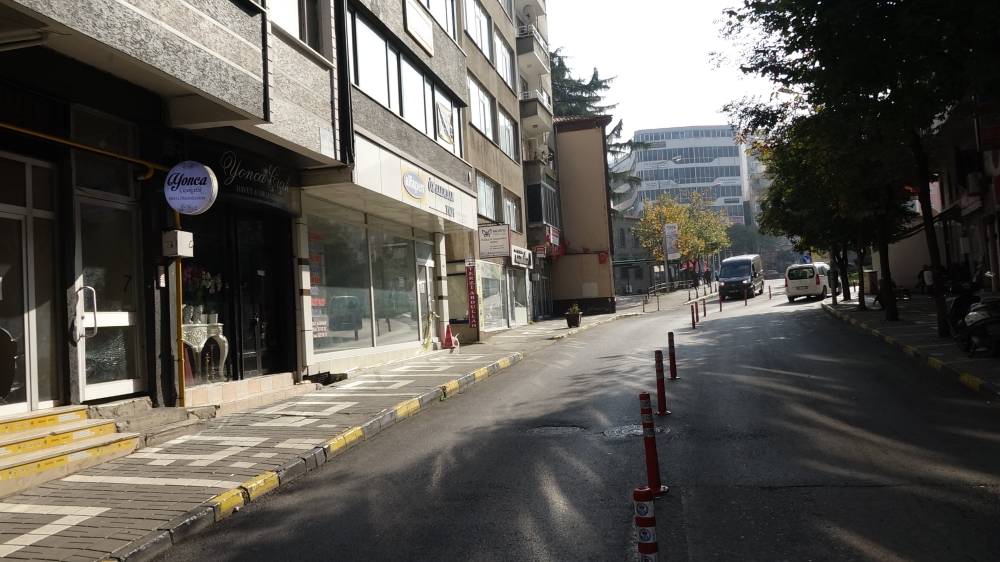 Boş dükkana dalan motosikletin sürücüsü öldü