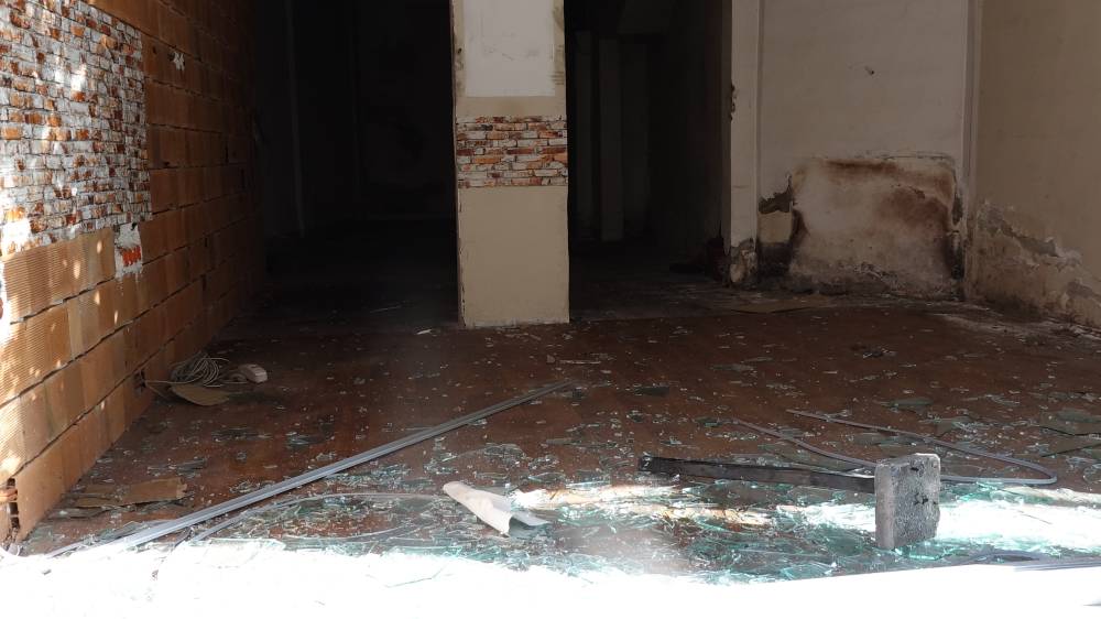 Boş dükkana dalan motosikletin sürücüsü öldü