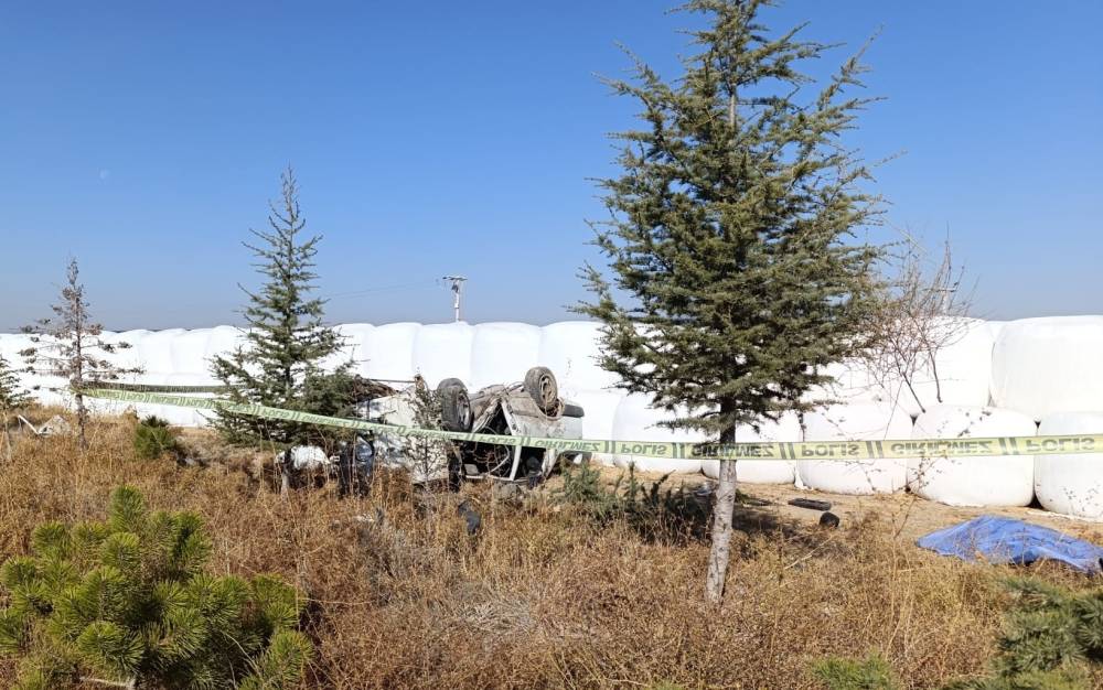 Konya'da takla atan otomobilin sürücüsü öldü, arkadaşı ağır yaralandı