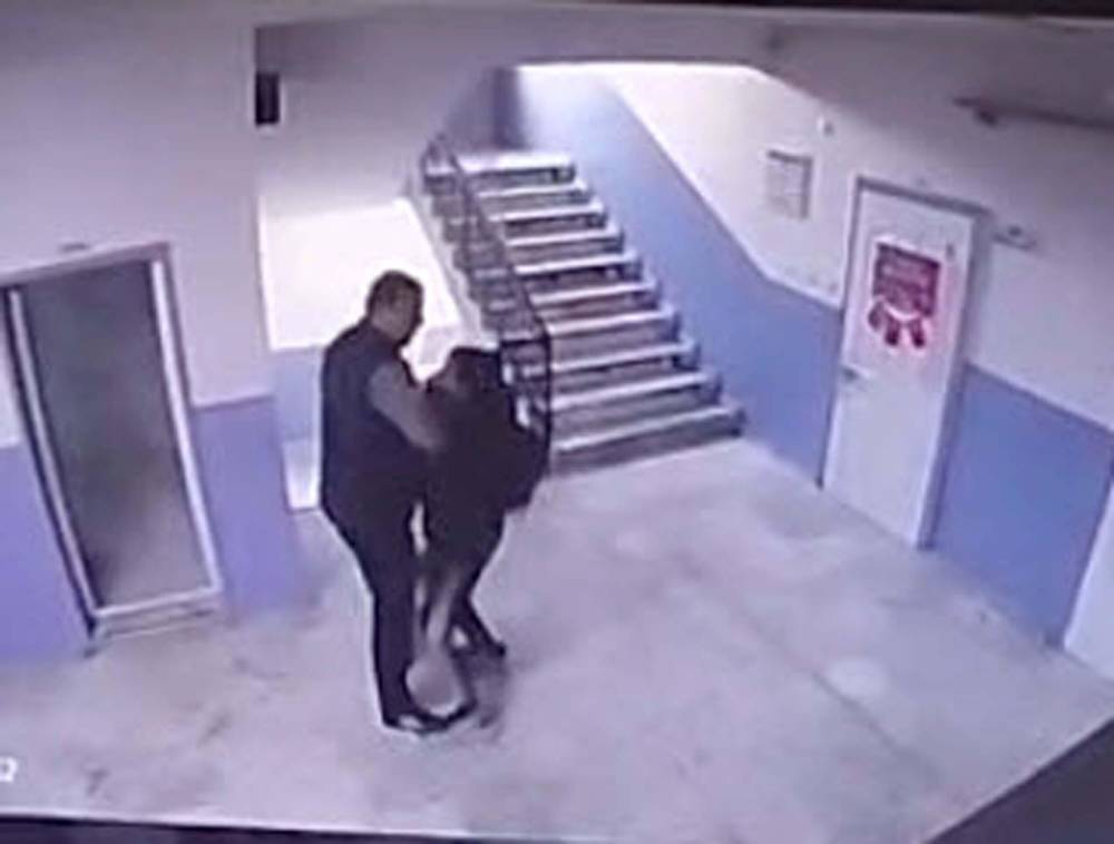 Otizmli öğrenciyi merdivenlerden iten okul müdürü gözaltına alındı